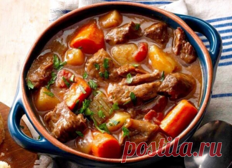 Телятина «Маренго» по рецепту Поля Бокюза
Знаменитое блюдо, созданное поваром Наполеона для Императора.
Бокюз его переосмыслил и, сохранив первоначальную идею наполеоновского «Маренго» создал более деликатный вариант.
С легкой руки маэстро, признанного величайшим «Шеф-поваром Века», телятина «Маренго» теперь любимое блюдо не только в регионе Рона, но и в Провансе и Окситании.
Конечно, телятина готовится не за пять минут, но она того стоит.
Еще вкусней это блюдо становится ...