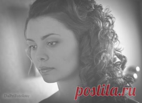 Вся красота во взгляде, поворотах и эмоциях.