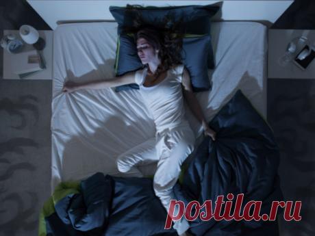 Почему не стоит спать напротив двери? Многие слышали о том, что спать напротив двери нельзя. Настало время разобраться в приметах, которые это запрещают, чтобы лучше понять, как правильно располагать кровать относительно дверей.