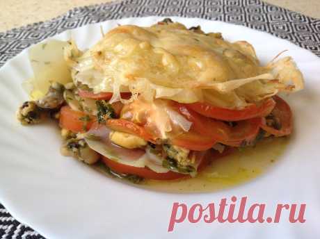 Запеченные мидии с картофелем, помидорами и сыром: чудесное быстрое блюдо для любителей морепродуктов!