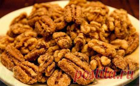 Wall | VK
Продукты:
3 стакана сырых орехов пекан, замоченных в воде на несколько часов
1/2 ст. л. корицы
1/2 ч. л. мускатного ореха
0,5 стакана порошка кленового сиропа
2 ч. л. смеси приправ с перцем халапеньо
1 ч. л. морской соли
Оливковое масло
☀ Приготовление:
Слейте воду из замоченных орехов пекан, чуть просушите.