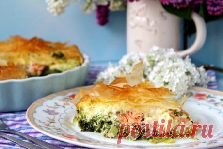Шикарный праздничный пирог с семгой со шпинатом в хрустящем тесте фило Вы сами будете приятно удивлены нежным вкусом и шикарным видом такого пирога