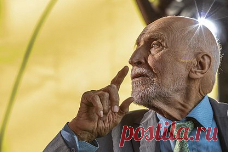 Дроздов раскрыл подробности госпитализации. Телеведущий и доктор биологических наук Николай Дроздов, попавший в больницу с переломами нескольких ребер, раскрыл подробности госпитализации. «Лечение у меня здесь хорошее, врачи прекрасные. Больница находится неподалеку от моего дома. И врачи здесь замечательные», — рассказал Дроздов.