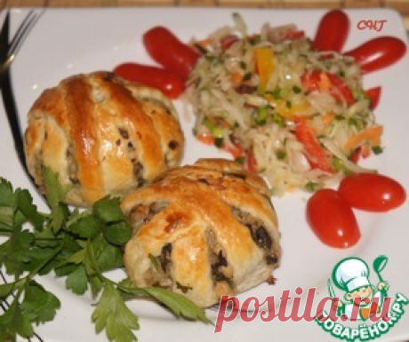 Слоеные клубочки с курицей и грибами - кулинарный рецепт
