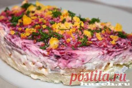 Слоеный салат с отварной рыбой и свеклой “Маргаритка” | Харч.ру - рецепты для любителей вкусно поесть