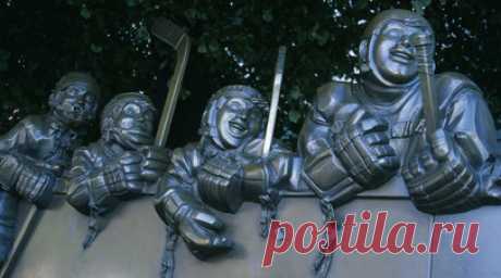 Американская журналистка назвала позором невключение россиян в Зал славы НХЛ. Американская журналистка Сара Сив раскритиковала решение Национальной хоккейной лиги не включать российских игроков в Зал славы. Читать далее