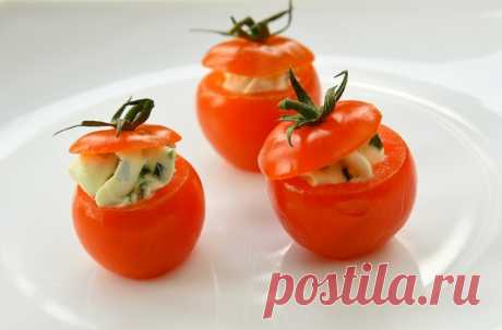 Помидоры с сыром и креветками / Простые рецепты