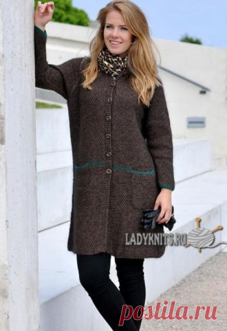 Стильное женское пальто спицами, описание