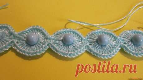 Этот подробный мастер-класс по вязанию с пошаговыми фото и описанием расскажет как вязать тесьму крючком. Для вязания нам понадобится: крючок, ножницы, нитки, иголка, крючок для вязания тесьмы.
Тесьма крючком вяжется очень быстро и легко.
Поэтапность вязания приведена на фото.
Вот что у нас получилось
Этот подробный мастер-класс расскажет, как связать вот такое оригинальное портмоне.
В него Вы сможете положить деньги, ключи, визитки, карты, и конечно же кредитные карточки.