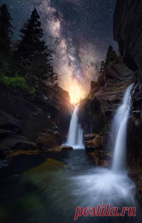 s-m0key:
“The Twins. By - Daniel Greenwood”