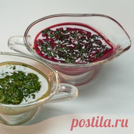 Соус камберленд Ставим воду в сотейнике на нагрев, снимаем немного цедры с лимона и апельсина (по 3 пластинки) и нарезаем соломкой. Не доводя до кипения, сдвигаем сотейник с нагрева и отправляем в него цедру.