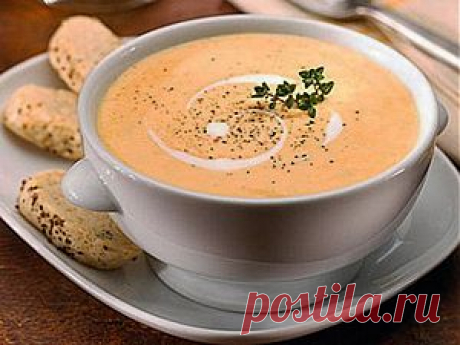 Белый баварский суп с сыром, курицей и грибами.