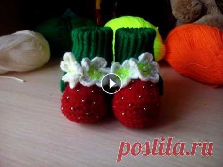 Пинетки спицами "Ягодка". Мастер-класс. Потратив 15 минут своего времени, вы быстро научитесь вязать прикольные пинетки для новорожденных. Много схем на сайте www.clubo4ek.ru...
