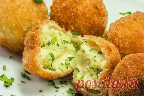 Мясные и картофельные шарики, запеченные с чесноком