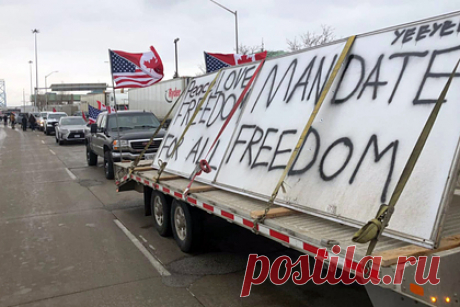 Протестующие в Канаде перекрыли мост в США. Канадцы, устроившие акцию протеста против ковид-ограничений, перекрыли мост Амбассадор между США и Канадой. Противники антикоронавирусных мер пришли туда с канадскими флагами. Полиция Канады предупредила водителей с обеих сторон моста о том, что переход через реку Детройт не работает.