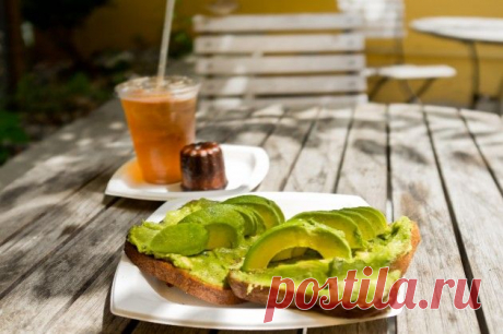 РЕЦЕПТЫ: Завтрак бегуна — тосты с авокадо - Беги, Лайфхакер, беги