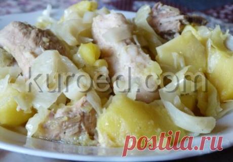#Ребрышки с картошкой и капустой -
Сытное и очень вкусное блюдо из 4-х основных компонентов. Вкуснее всего - из нежирных свиных ребер.