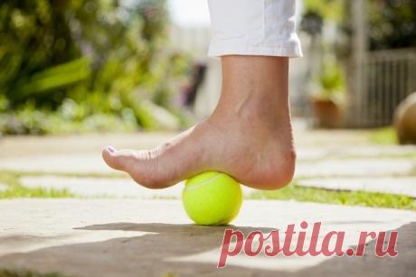 Несложных 5 упражнений, которые позволят избавиться от болей в ногах, коленях и бёдрах