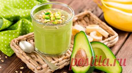 Авокадо на завтрак: блюда для хорошего настроения — читать на Gastronom.ru Авокадо на завтрак — это целый мир вкусных, питательных и интересных рецептов. Кроме тостов с яйцом пашот и красной рыбой можно приготовить боул, смузи, кашу, пудинг, вафли и многое другое. Расскажем, с чем едят авокадо на завтрак, поделимся простыми - статья на кулинарном сайте Gastronom.ru