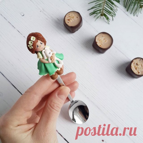 Теперь я сапожник с сапогами, и у меня есть ложечка с рыженькой куколкой Это мы с @astahova__anna решили порадовать друг друга Анюта, спасибо  И взрослым ведь хочется сюрпризов________	Это я всё к чему? - я призываю к дружескому общению с коллегами. Давайте уважать труд друг друга, жить своими идеями! И без плагиата каждый из нас сможет найти стОящую идею к воплощению, нужно только покопаться в себе и набраться опыта - этим самым опытом я поделюсь с вами щедро в моей школе...