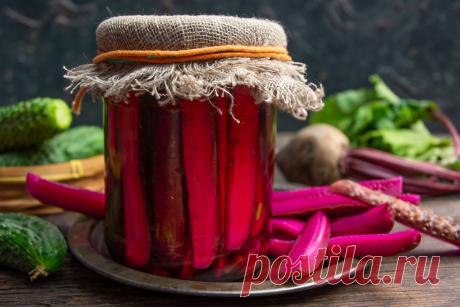Маринованные огурцы со свеклой. Пошаговый рецепт с фото — Ботаничка