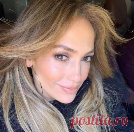 Младшую сестру Дженнифер Лопес назвали копией знаменитой певицы: красивые фото Линды