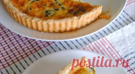 Киш с зеленым луком и спаржей