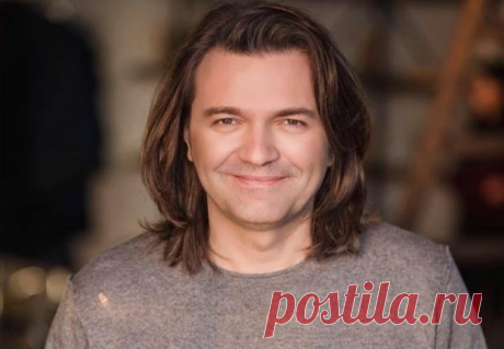 Дмитрий Маликов веселится с Мироном на море: стильные пляжные наряды певца с сыном