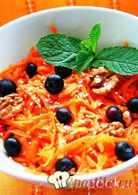 МОРКОВНЫЙ САЛАТ С ОРЕХАМИ И БРУСНИКОЙ