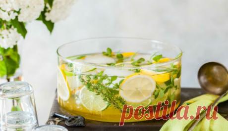Домашний лимонад с лаймом и мелиссой - Любимые рецепты Домашний лимонад — отличная прохладительная идея для весенних солнечных дней с бесконечными пикниками.