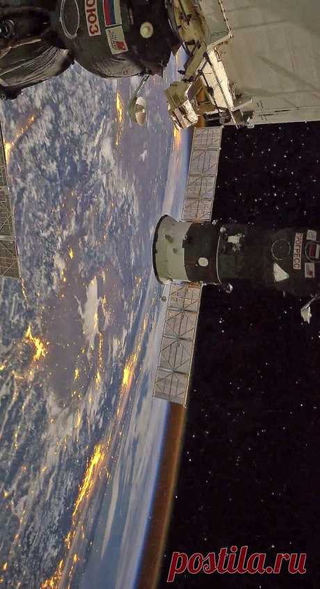 So beautiful. Night from the ISS | Найдено на сайте outsidetelevision.com.