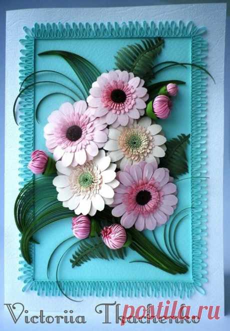 Восхитительные идеи картин с объёмными цветами из бумаги Восхитительные идеи картин с объёмными цветами из бумагиИх можно поместить под стекло.Но даже если этого не делать, любой рукодельнице важнее удовольствие от процесса творчества, чем то, сколько веком созданный предмет прослужит.