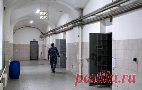 Кремль не планирует амнистии для тяжелобольных заключенных. По словам пресс-секретаря президента Дмитрия Пескова, у Кремля нет возможности наблюдать за ситуацией с допуском адвокатов в больницу, где в колонии находится публицист Владимир Кара-Мурза