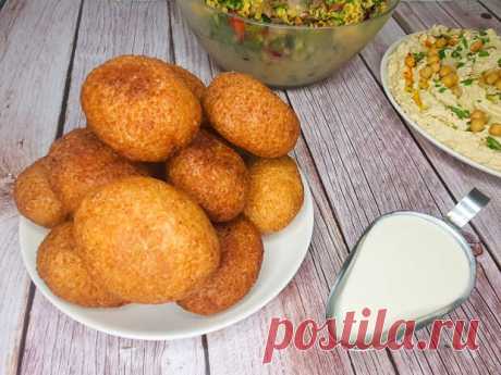Арабские жареные пирожки из булгура с мясной начинкой - Будет вкусно - 16 января - 43161583993 - Медиаплатформа МирТесен Эти вкуснейшие арабские пирожки можно приготовить как горячую закуску, но для меня, например, они отлично подходят и в качестве полноценного ужина. Названий у этого блюда есть много: кубэ, кеббе, киббех. Вариантов приготовления тоже не мало. Например, булгур иногда заменяют другой крупой, лепят - 16 января - 43161583993 - Медиаплатформа МирТесен