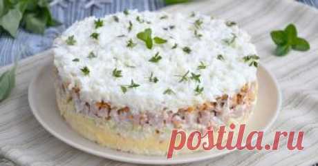 Салат «Снежная королева» — рецепт с фото в Журнале Маркета Рецепт красивого праздничного салата «Снежная королева» с ветчиной, яйцом, крабовыми палочками, арахисом, яблоком и плавленым сыром.