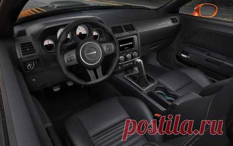 Интерьер Dodge Challenger R/T Shaker