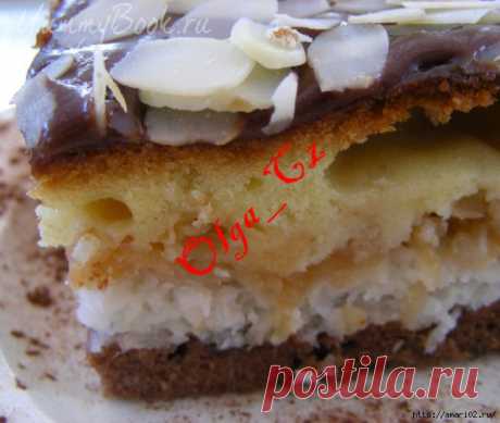 Яблочно-кокосовый торт с глазурью из халвы..