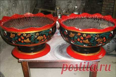 Пенсионер из Иваново Юрий Кузнецов расписывает шины и спутниковые тарелки под хохлому