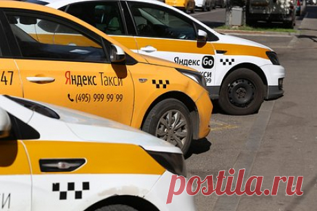 ФСБ захотела отслеживать пассажиров такси по платежам и геолокации. ФСБ разработала проект постановления правительства России, дающий ведомству доступ к информационным системам и базам данных агрегаторов такси, чтобы отслеживать пассажиров. Информация по заказам должна передаваться спецслужбе во внесудебном порядке. Также ФСБ намерена получить доступ к данным электронного мониторинга.