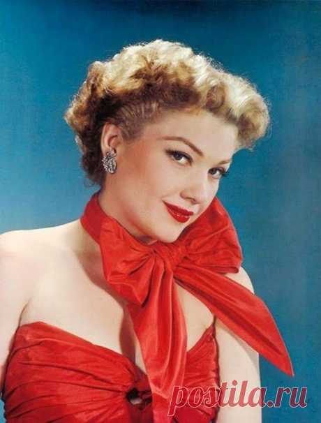 Энн Бакстер, 7 мая, 1923
• 12 декабря 1985