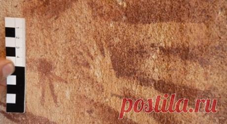 В Египте на скале обнаружены отпечатки ладоней инопланетян | SArhive