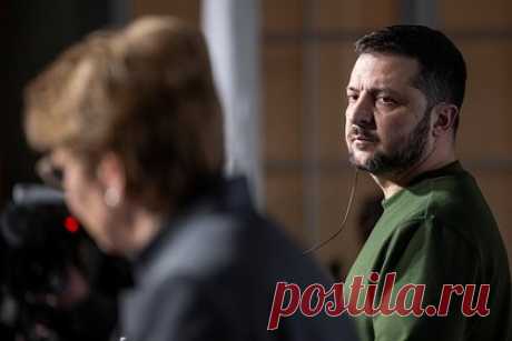 Эквадор на фоне кризиса окажет помощь Украине. Кризис, начавшийся на фоне массовых беспорядков в Эквадоре, привел к сближению страны не только с Соединенными Штатами, но и с Украиной. Президент Эквадора Даниэль Нобоа заявил о грядущем соглашении с Вашингтоном, в рамках которого страна обменяет боеприпасы на новую военную технику стоимостью 200 миллионов долларов.