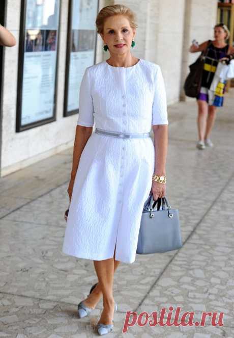 Элегантному возрасту-стильный вид. Как подобрать идеальное платье после 50 Платье — это уникальный предмет женского гардероба. Вся его прелесть в том, что вне зависимости от исходных данных в платьях хорошо выглядит любая. У них масса плюсов: во-первых, платье не требует доп…