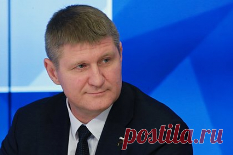 В Госдуме ответили на обещание Подоляка устроить «горячий сезон» в Крыму. Советника главы офиса Владимира Зеленского Михаила Подоляка в Крыму ждет «эксклюзив в виде тюремной камеры». Так ответил на слова украинского политика о «горячем сезоне» на полуострове депутат Госдумы от крымского региона Михаил Шеремет. Власти Киева не смогут реализовать ни один план, сказал он.