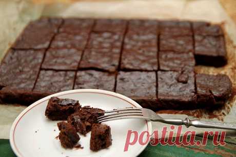 Шоколадный брауни с яблоками - по рецепту Джейми Оливера