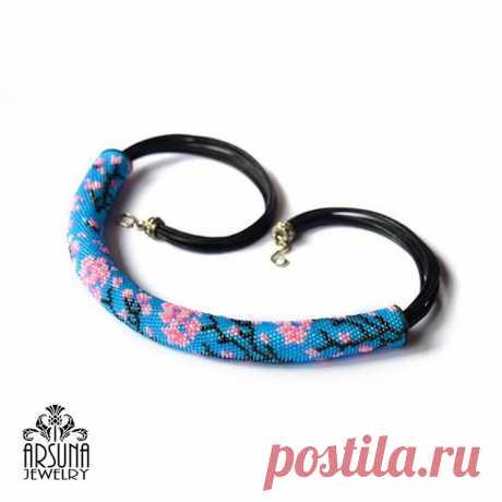 Сакура в цвету или мечты о Японии 🌼🌼🌼
Бисер ТОНО 15, американская фурнитура Quest Beads и TierraCast, натуральная кожа.
Анечка, @_loginova_anna_ этот жгут родился благодаря тебе и твоим вдохновляющим трасляциям из страны восходящего солнца!
#arsunajewelry #handmadejewelry #beadwork #beadcrochet #crochetrope #seedbeadjewelry #sakura #украшенияручнойработы #бисерныйжгут #жгутизбисера #вязаниесбисером #сакура