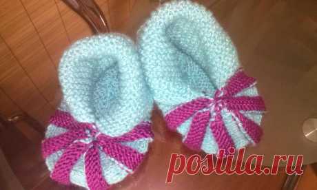 Пинетки спицами для начинающих.  Я связала для мальчика 4 лет. Очень простые в вязании, но очень эффектные