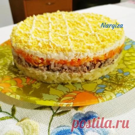 Вкусный и быстрый салат "Мимоза"
Картошка отварная - 2шт.
Морковь отварная - 2шт.
Яйца вареные - 4шт.
Показать полностью...