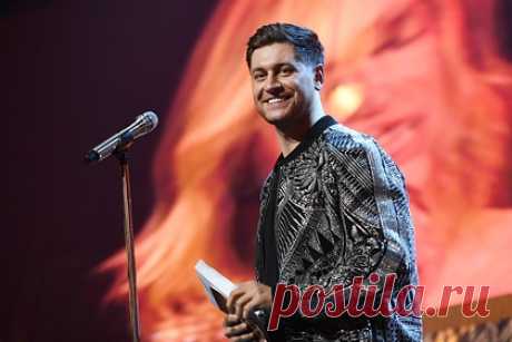 Дава заявил о способности заработать на Rolls-Royce за пару месяцев. Российский рэпер и блогер Давид Манукян, более известный как Дава, заявил, что может заработать на Rolls-Royce за несколько месяцев. Такие сроки он назвал в эфире программы «Дерзкая готовка», запись есть на YouTube-канале Ляйсан Утяшевой. По словам Давы, он инвестирует деньги в строительство домов и в недвижимость.