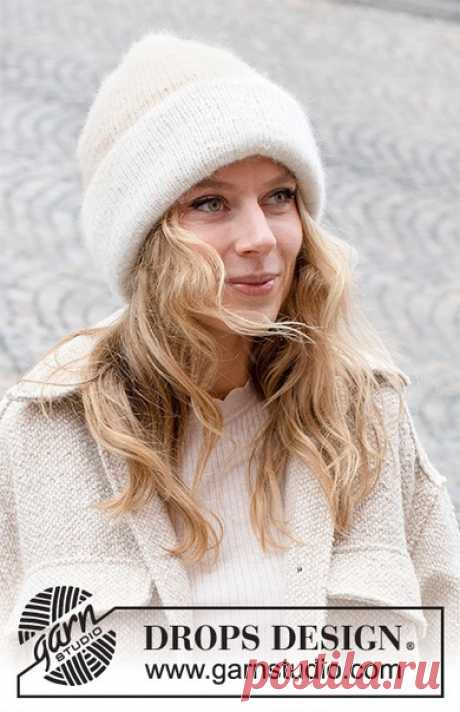 Шапка Snowy Peak
#спицы #вязаная_шапка #шапка_спицами
Двойная двухцветная шапка связана из пряжи DROPS Air.
Размеры: S/M – M/L – L/XL
Обхват головы: ок. 54/56 – 56/58 – 58/60 cm
Высота шапки с отворотом в 10 см = 24-25-26 cm
Понадобится:
Пряжа DROPS AIR (65% альпака, 28% полиамид, 7% шерсть, 150м/50г)
50-50-100 г, цвет 01, off white
50-50-100 г, цвет 02, wheat
Спицы:
Круговые спицы DROPS размер 4 мм, длина лески 40 см.
Чулочные спицы DROPS 4 мм.
Для вязания может быть и...